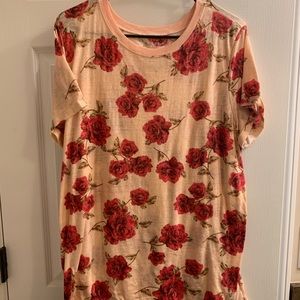 Torrid rose print tee